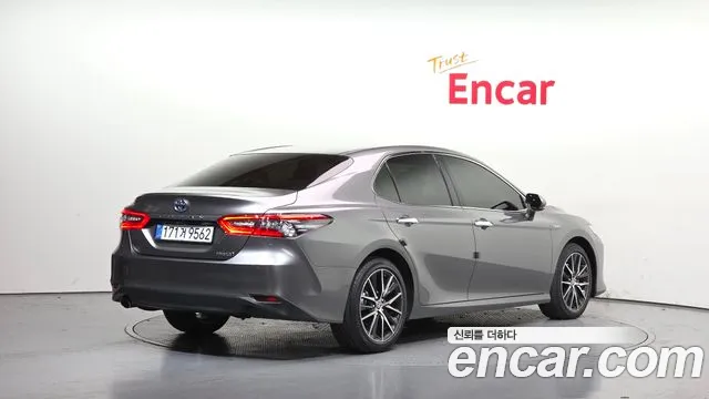 Toyota Camry 2024 — фото 2