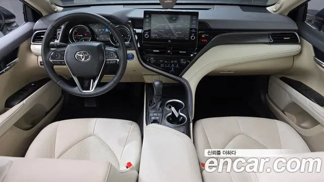 Toyota Camry 2024 — фото 10