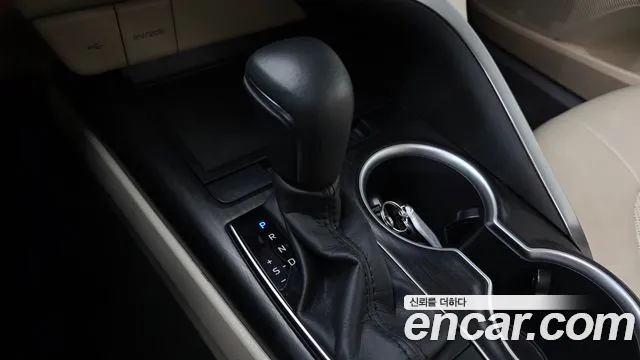 Toyota Camry 2024 — фото 12