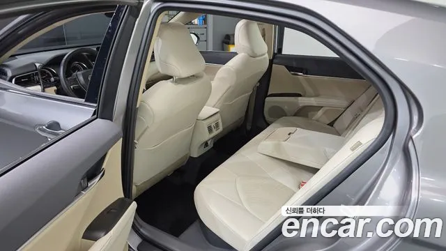 Toyota Camry 2024 — фото 17
