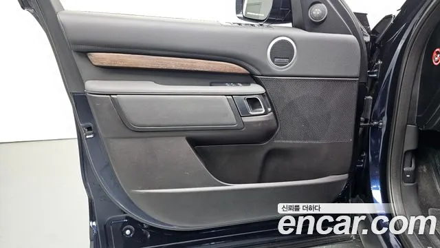 Land Rover Discovery 2017 — фото 14