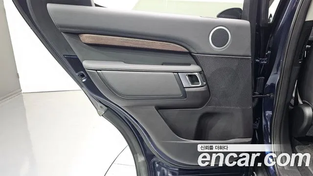 Land Rover Discovery 2017 — фото 15