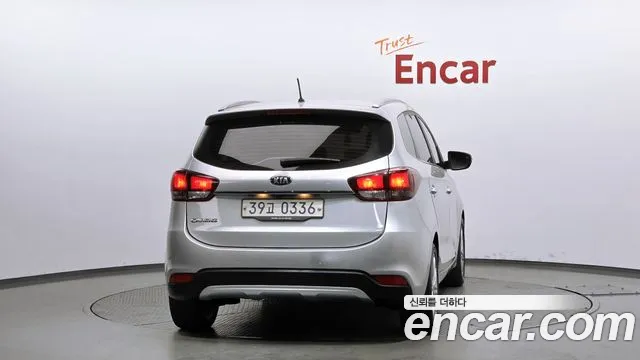 Kia Carens 2017 — фото 4