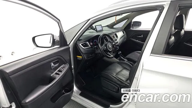 Kia Carens 2017 — фото 13