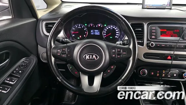 Kia Carens 2017 — фото 19