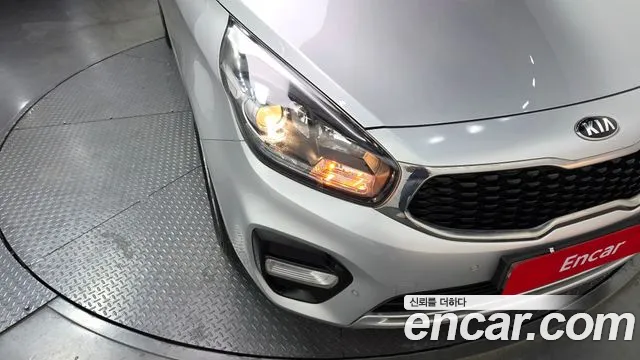 Kia Carens 2017 — фото 8