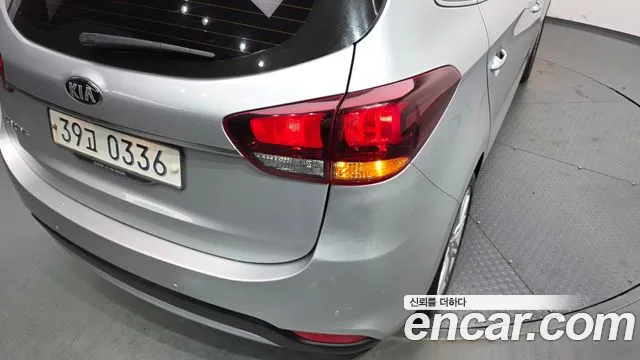 Kia Carens 2017 — фото 9