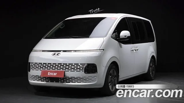 Hyundai Staria 2023 — фото 1