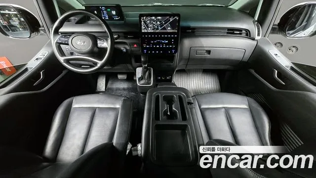 Hyundai Staria 2023 — фото 7