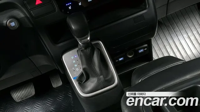 Hyundai Staria 2023 — фото 9