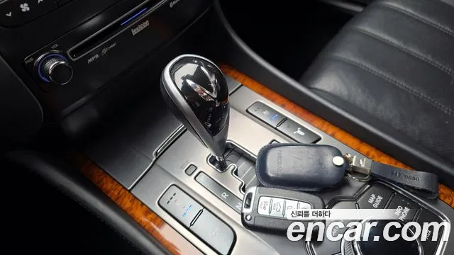 Hyundai Equus 2010 — фото 9