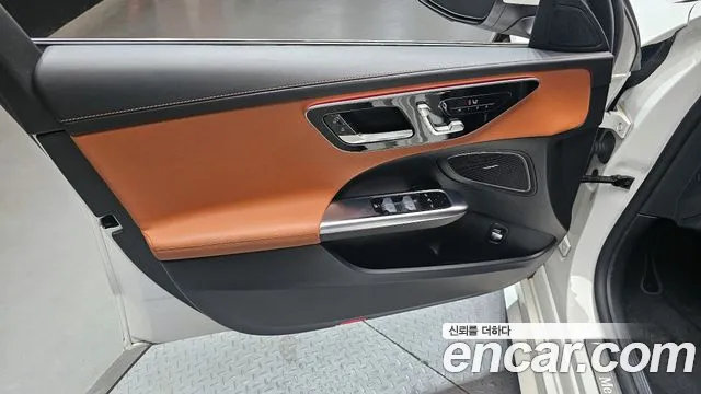 Mercedes-Benz C-Class 2023 — фото 14