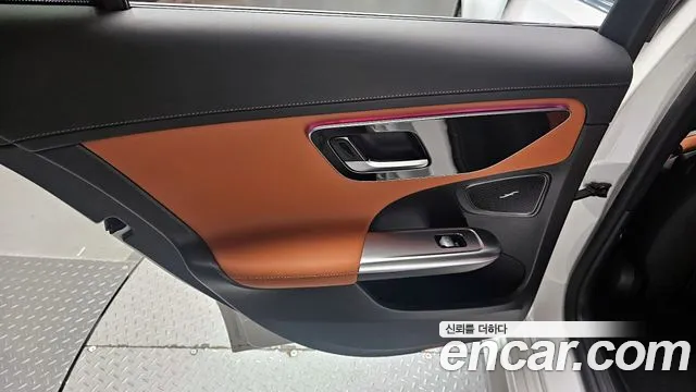Mercedes-Benz C-Class 2023 — фото 15