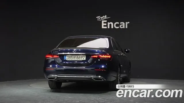 Mercedes-Benz E-Class 2022 — фото 4