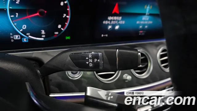 Mercedes-Benz E-Class 2022 — фото 12