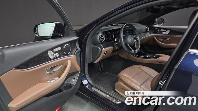 Mercedes-Benz E-Class 2022 — фото 13