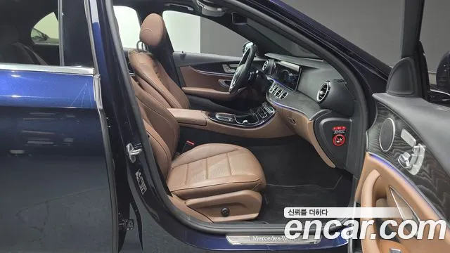 Mercedes-Benz E-Class 2022 — фото 17