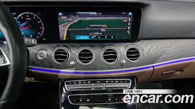 Mercedes-Benz E-Class 2022 — фото 20