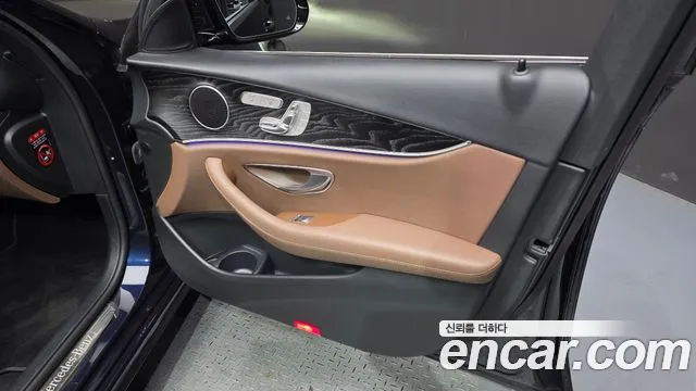 Mercedes-Benz E-Class 2022 — фото 14