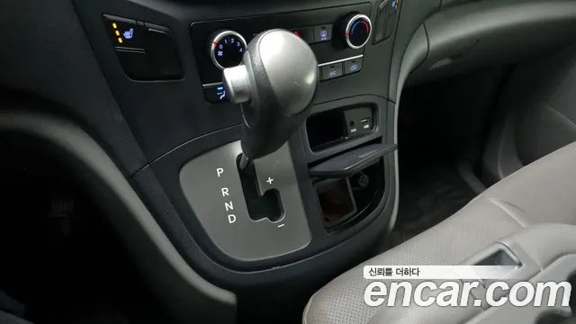 Hyundai Starex 2018 — фото 9