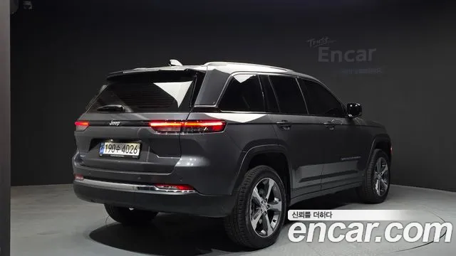 Jeep Cherokee 2023 — фото 2