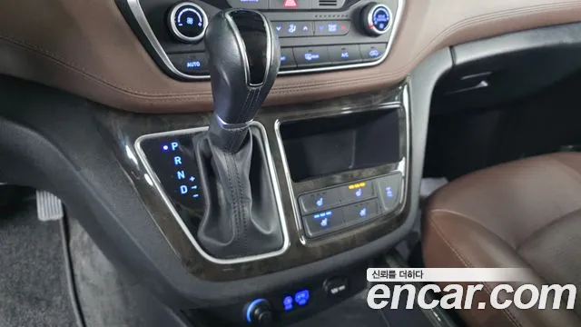Hyundai Starex 2020 — фото 9
