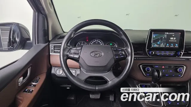 Hyundai Starex 2020 — фото 13