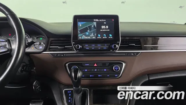 Hyundai Starex 2020 — фото 14
