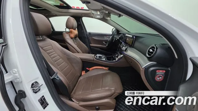 Mercedes-Benz E-Class 2017 — фото 10