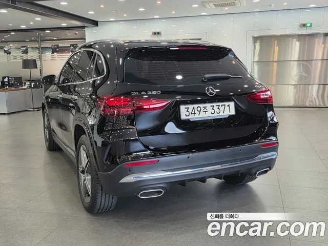 Mercedes-Benz GLA-Class 2024 — фото 7