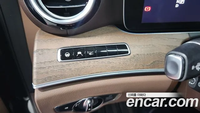 Mercedes-Benz E-Class 2020 — фото 11