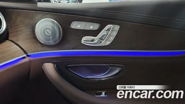 Mercedes-Benz E-Class 2020 — фото 18