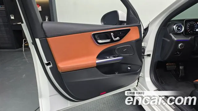 Mercedes-Benz C-Class 2023 — фото 14