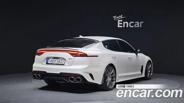 Kia Stinger 2022 — фото 2
