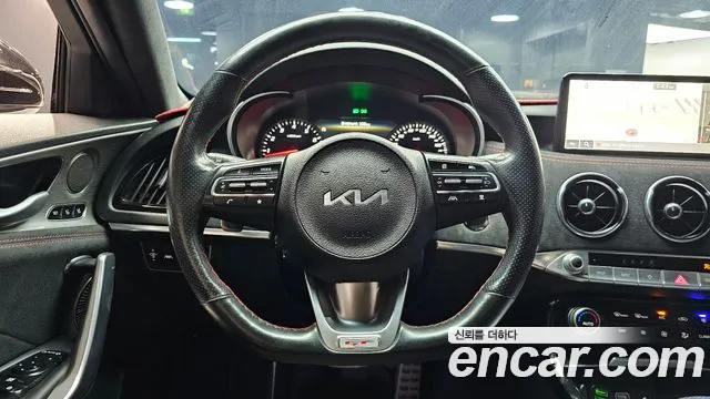 Kia Stinger 2022 — фото 13