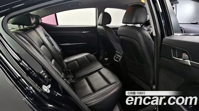 Hyundai AVANTE 2016 — фото 17