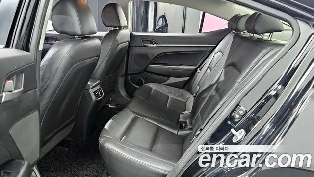 Hyundai AVANTE 2016 — фото 18