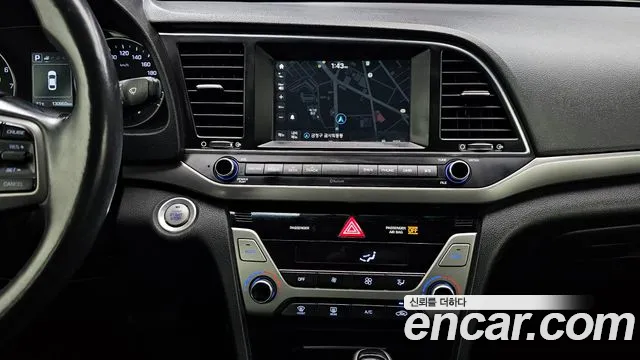 Hyundai AVANTE 2016 — фото 19