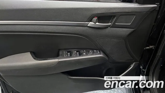 Hyundai AVANTE 2016 — фото 14