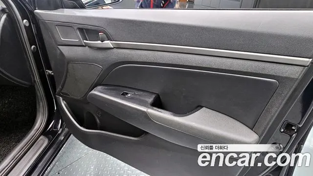 Hyundai AVANTE 2016 — фото 15
