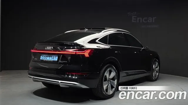 Audi e-tron 2022 — фото 2