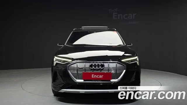 Audi e-tron 2022 — фото 3
