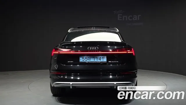 Audi e-tron 2022 — фото 4