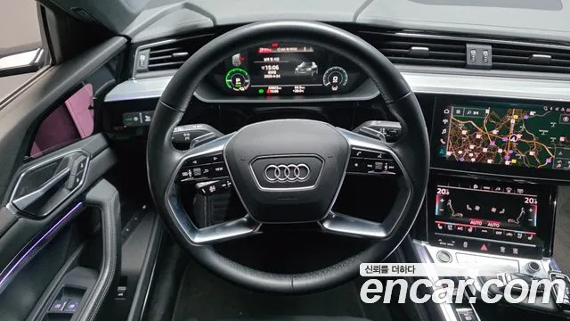 Audi e-tron 2022 — фото 20