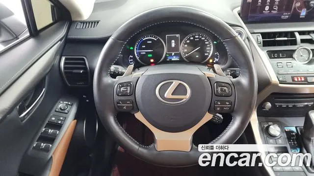 Lexus NX 2019 — фото 18