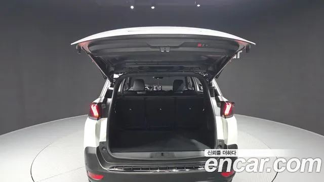 Peugeot 5008 2024 — фото 20