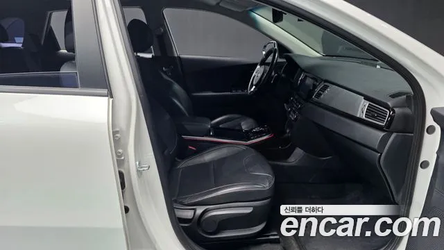 Kia Niro 2021 — фото 17