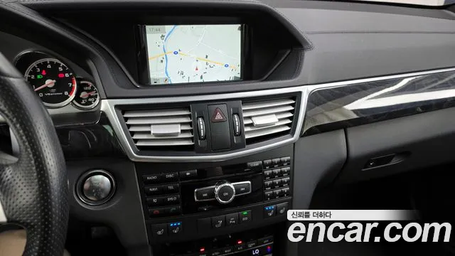 Mercedes-Benz E-Class 2013 — фото 14