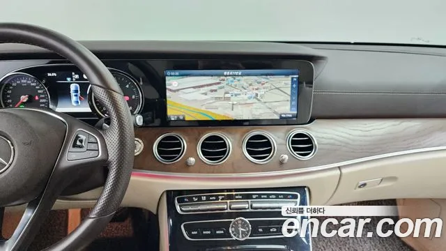 Mercedes-Benz E-Class 2017 — фото 13