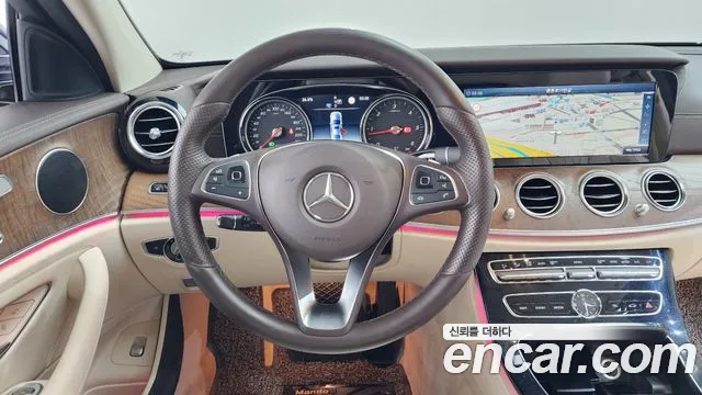 Mercedes-Benz E-Class 2017 — фото 14